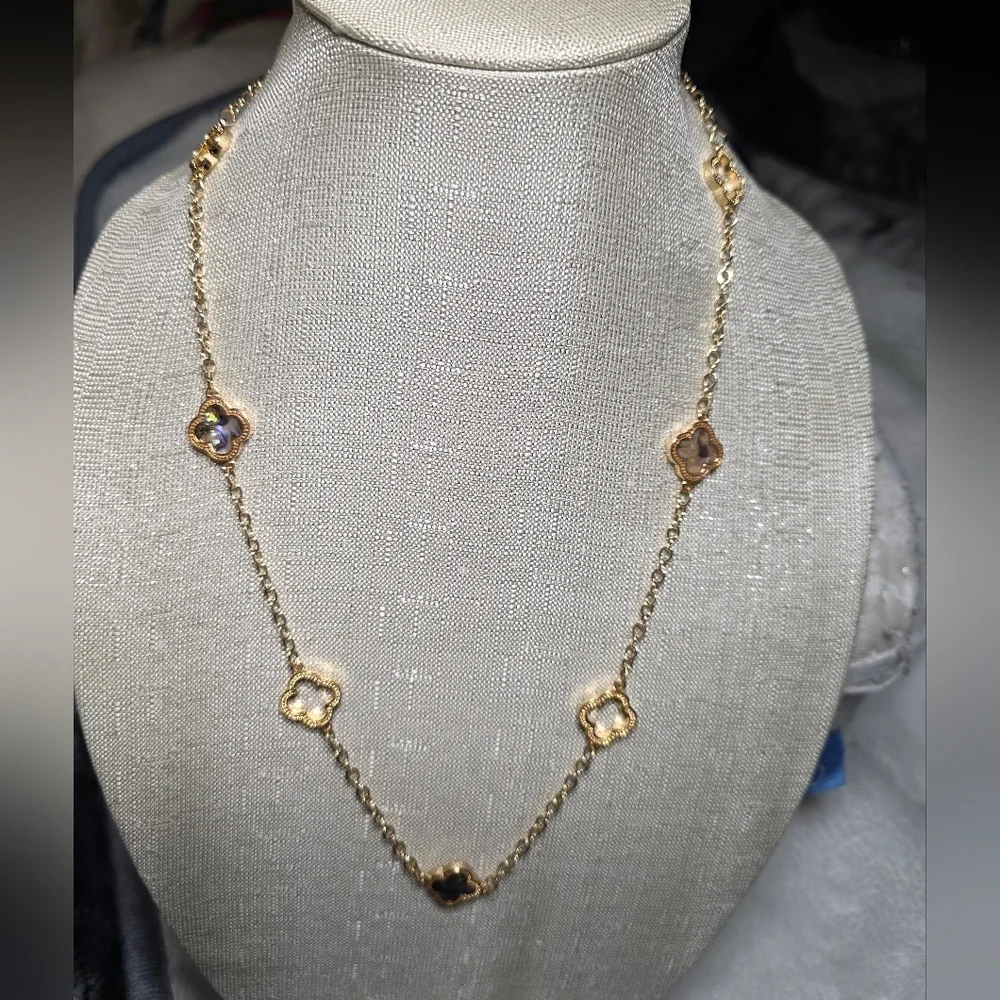 T Tahari Elegant Gold Flower Necklace 24